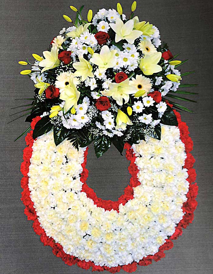 CORONA Nº 1 de claveles blancos con borde de claveles rojos y un cabezal de flores